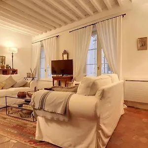 https://nouveau-le-limas-quartier-historique-au-coeur-davignon.fr-provencehotel.com